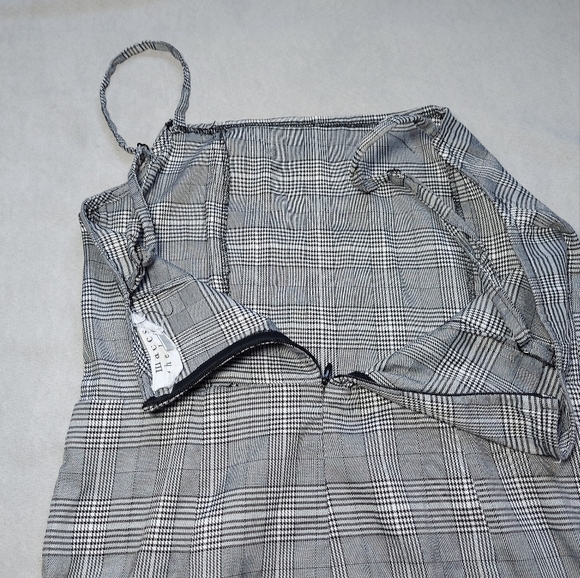 MACCS THE LABEL Black & White Plaid Sleeveless Mini Dress, Large - Picture 6 of 14